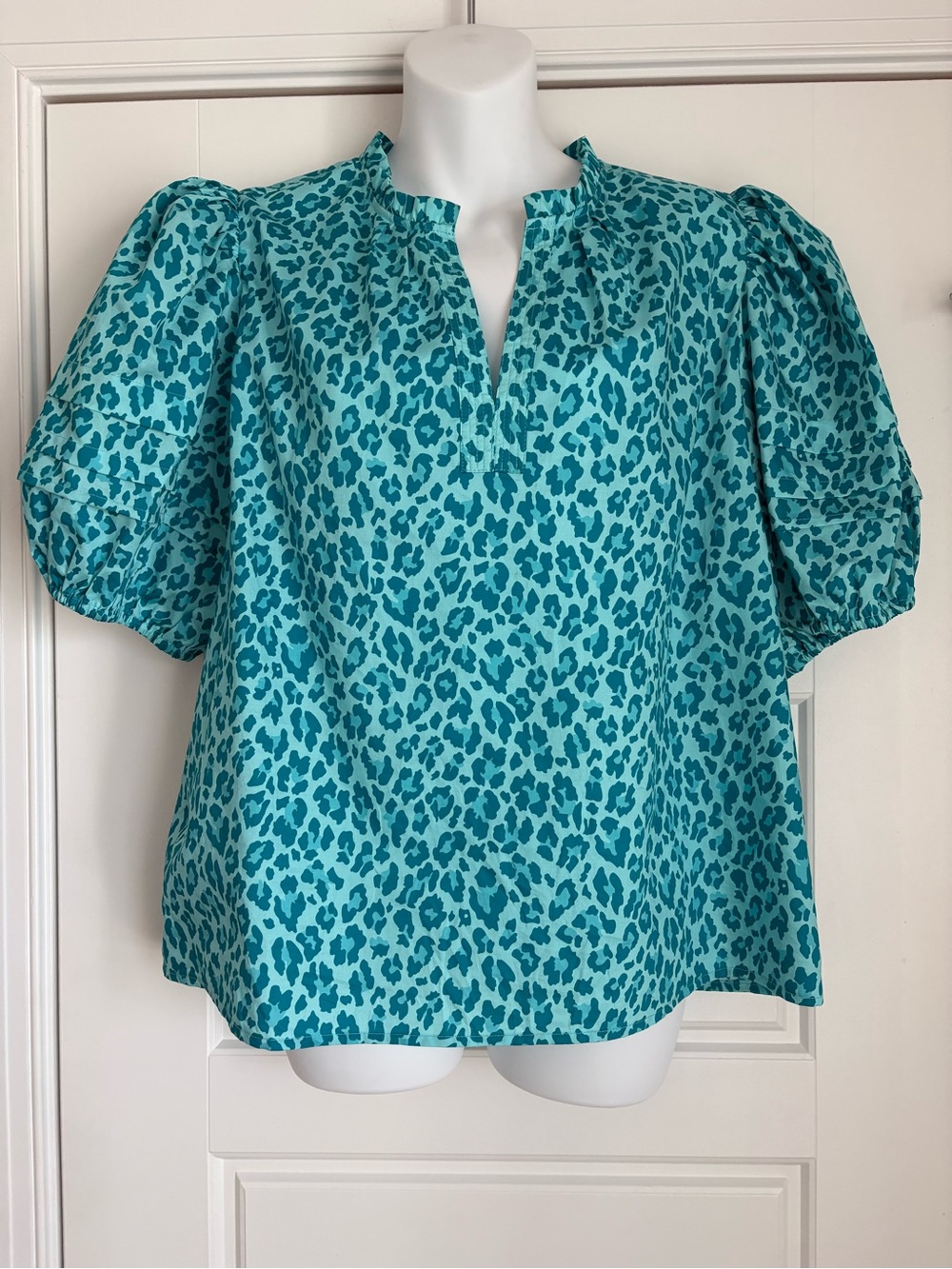 NWT Tyler Boe Turquoise Animal Print Puff-Sleeve Top